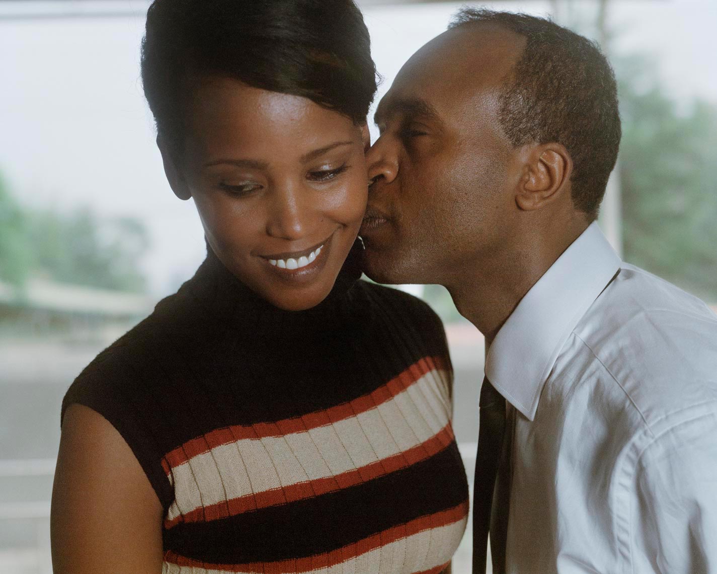 Tsegaye-kissing-roman-001_8x10_new